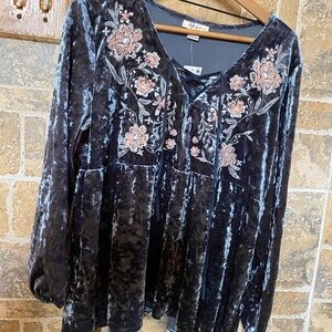 Style & Co Velvet Top NWT. SIZE Petite L.